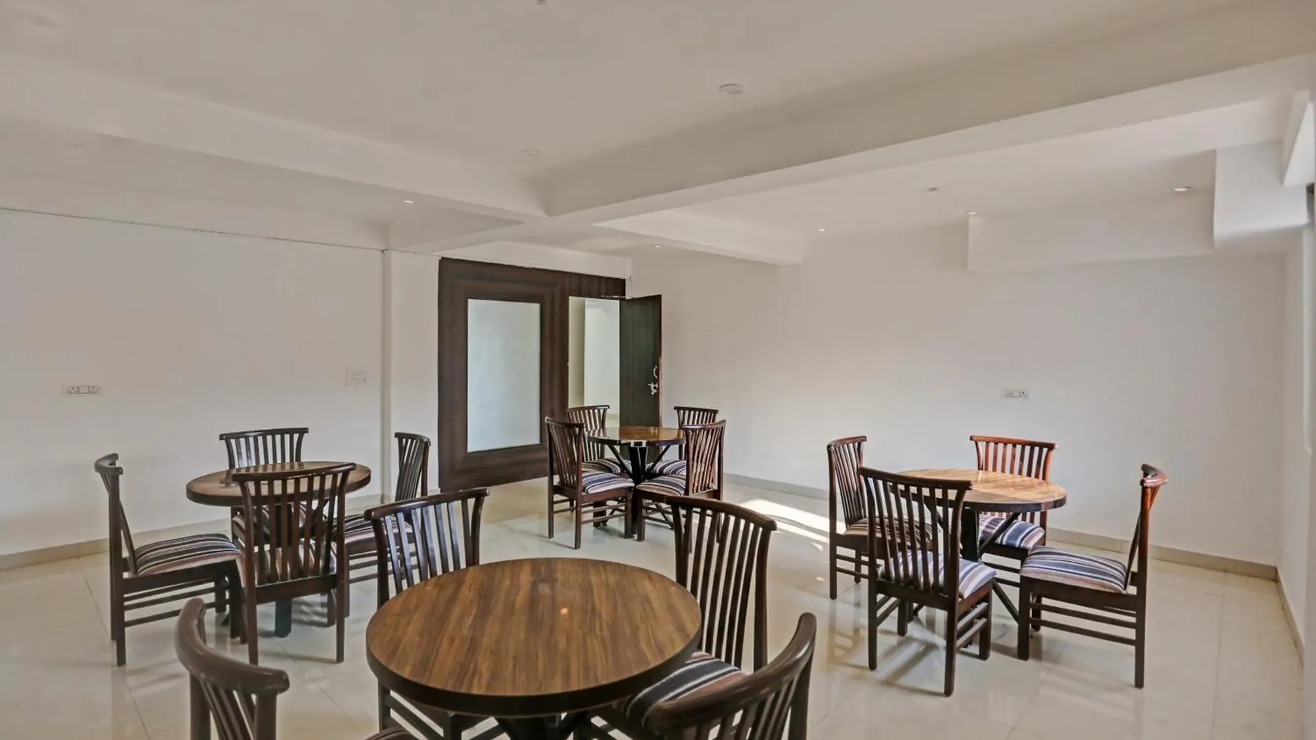 ***  Hotel O Himalaya Residency Gurgaon India