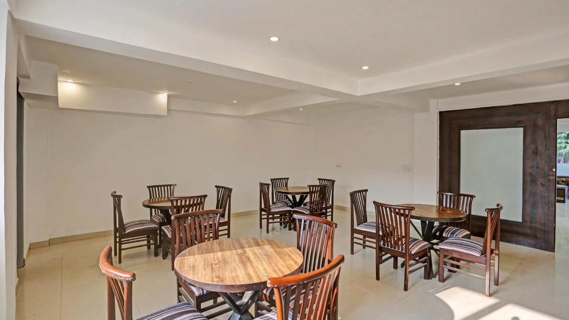 Hotel O Himalaya Residency Gurgaon