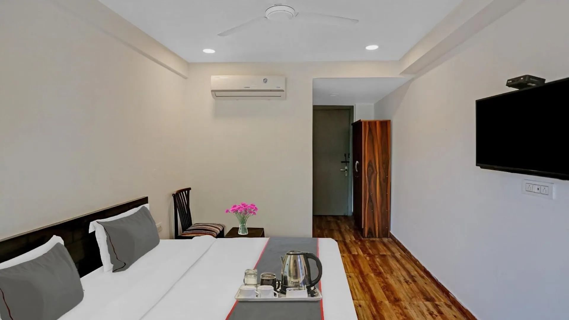 Hotel O Himalaya Residency Gurgaon