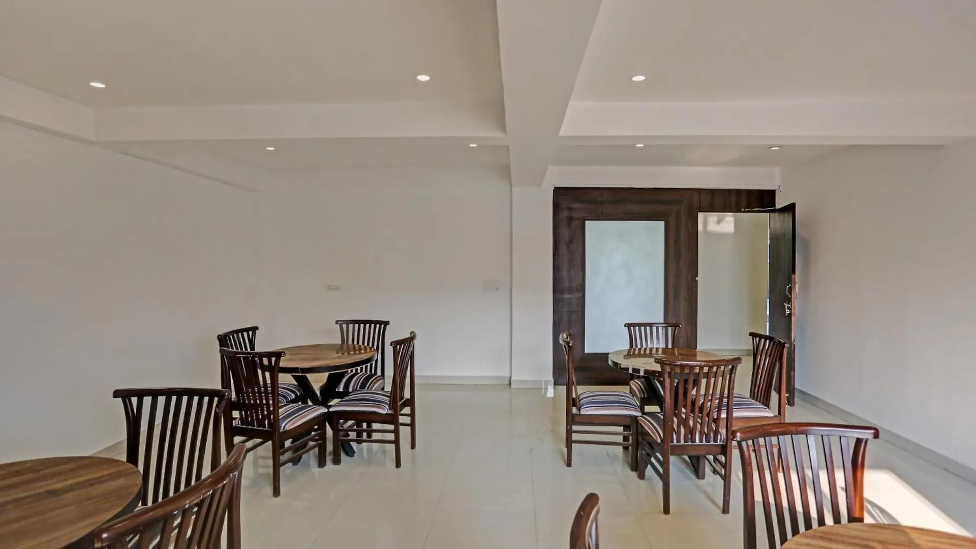 Hotel O Himalaya Residency Gurgaon 3*,  India