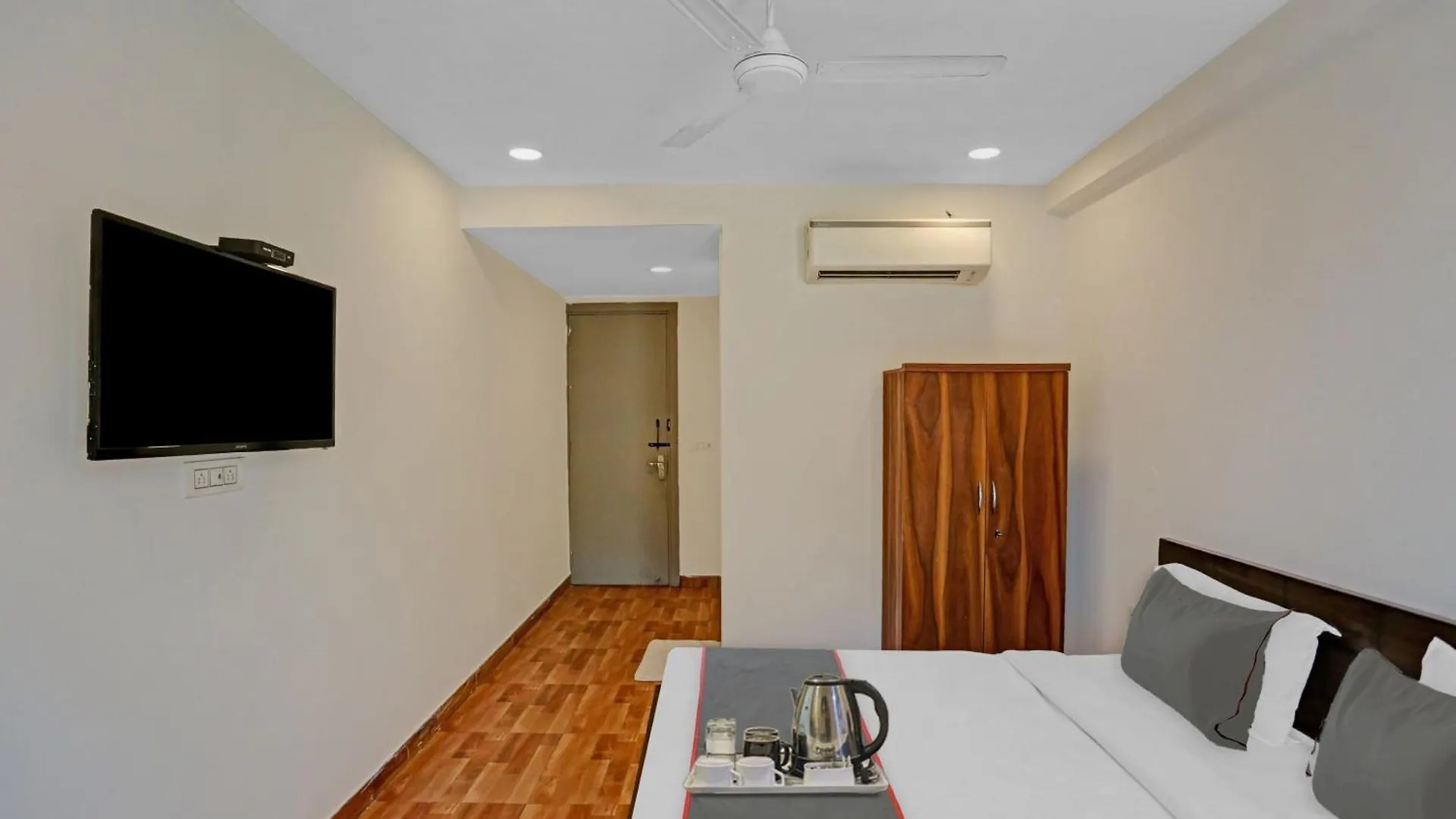 ***  Hotel O Himalaya Residency Gurgaon India